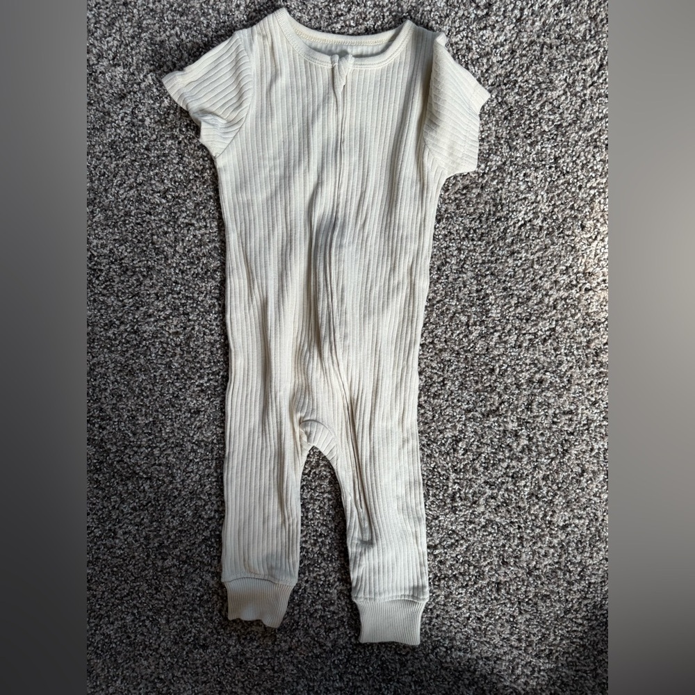 Cloud Island Baby Girl Baby Boy Neutral Cream Ribbed Footie Size 6-9 Months